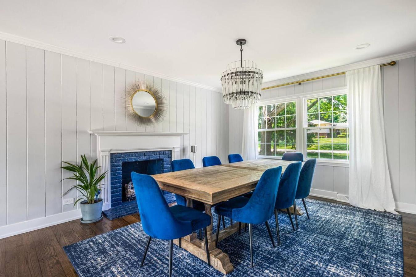 Spacious, Luxury Renovated Home With 4 Kings, Firepit Glen Ellyn Exterior foto
