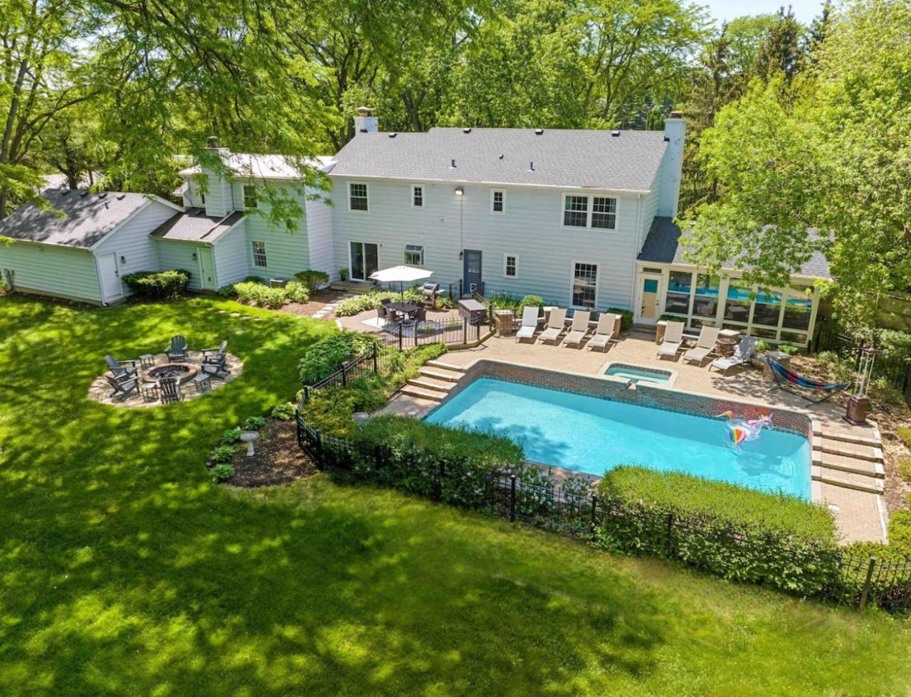 Spacious, Luxury Renovated Home With 4 Kings, Firepit Glen Ellyn Exterior foto